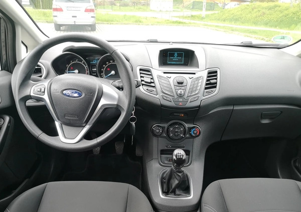 Ford Fiesta cena 27700 przebieg: 132827, rok produkcji 2013 z Frampol małe 254